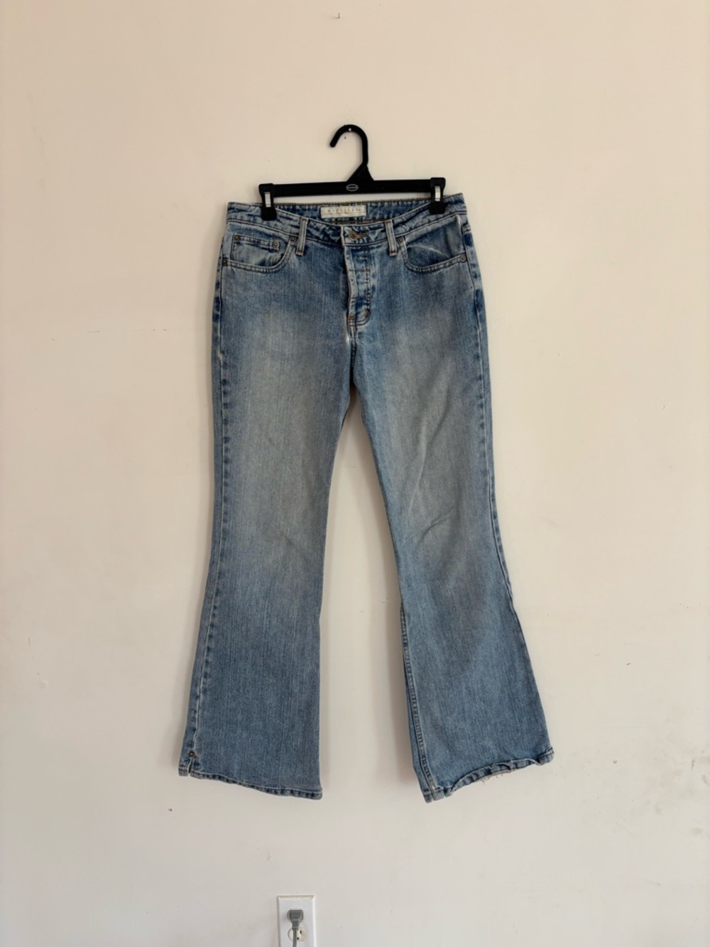 Maurices Low Rise Flare Jeans Size 7/8 Regular Medium Wash Cotton